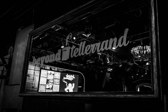 Photo de Beyond Tellerand en noir et blanc